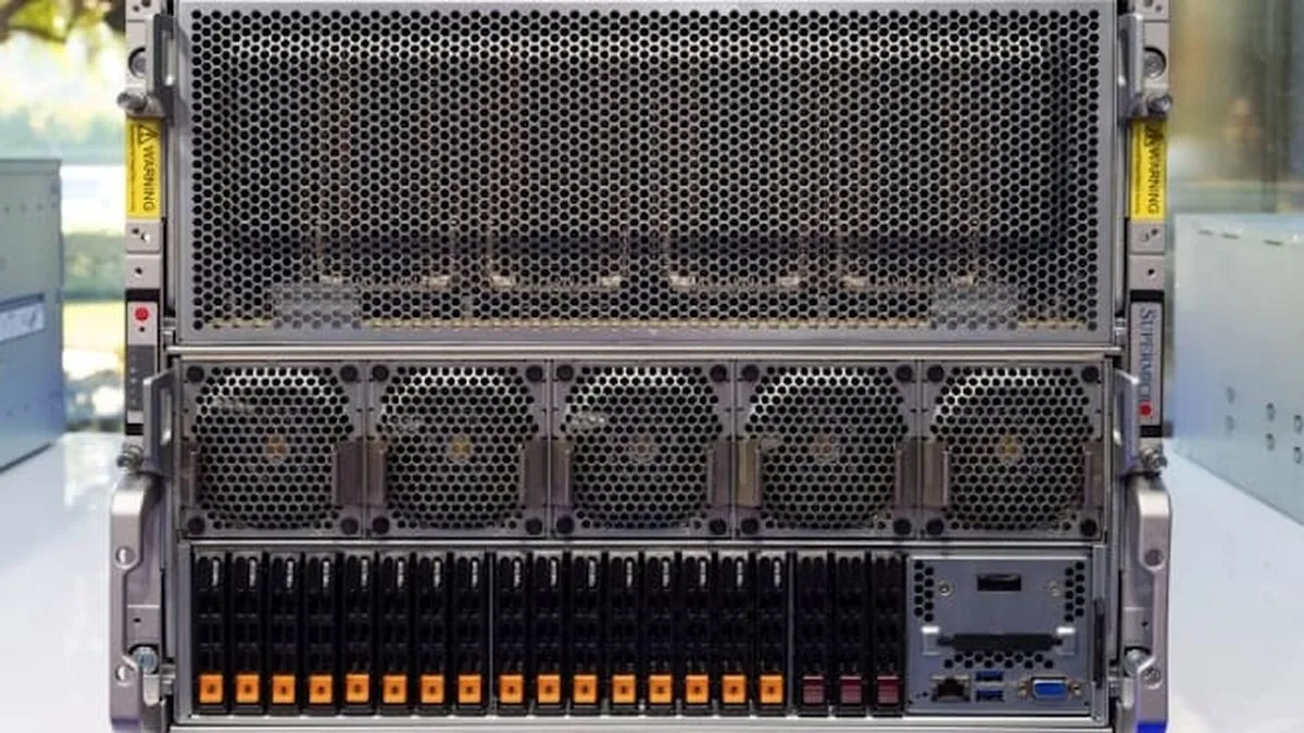 Nền tảng NVIDIA HGX cho huấn luyện mô hình lớn